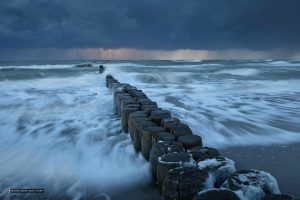 Satellites Detect Colossal 35 Metre Waves in Pacific Ocean